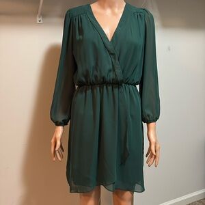 Green v-neck faux-wrap dress with elastic cinched waist size L